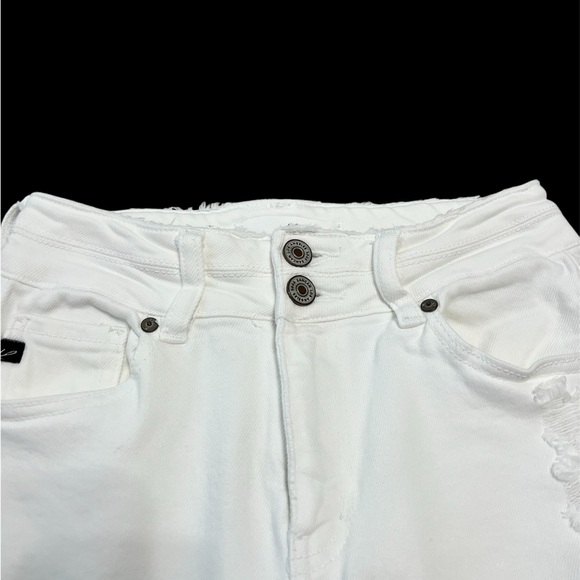 Women’s KANCAN white denim jeans slightly distressed size 3/25 EUC - Picture 5 of 10